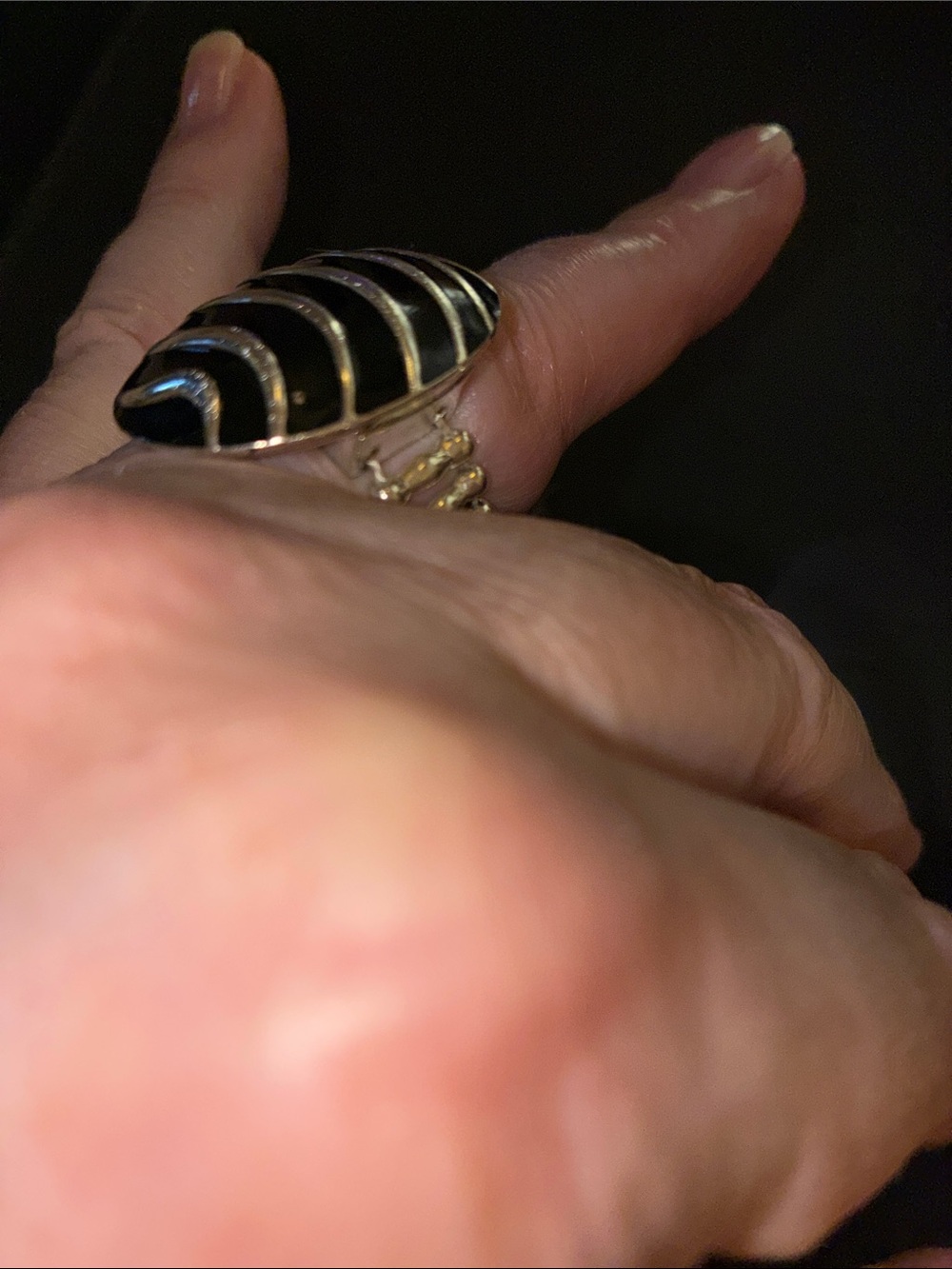 Elegant Black and Gold Swirl Statement Stretch Ring - Picture 4 of 8